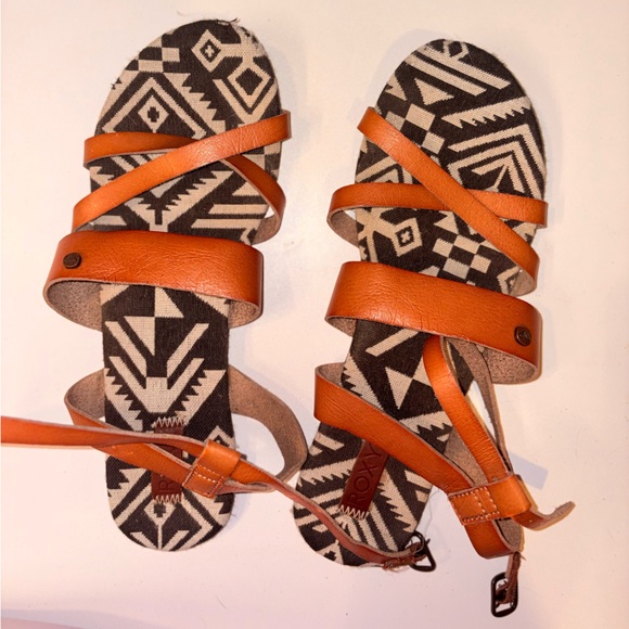 Roxy Aztec Print Strappy Sandals - Brown Faux Leather - Approx. Size 7.5 - Picture 3 of 7